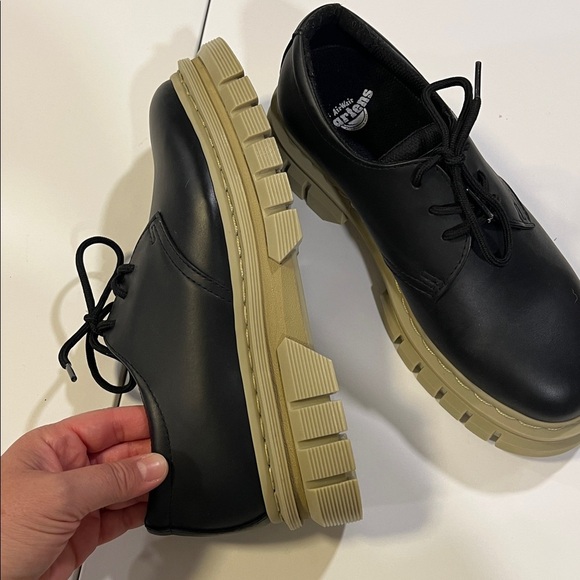 NWT - Dr. Martens Black and Tan Mens/Womens Tie‎ Oxfords, 7M/8W main image 7